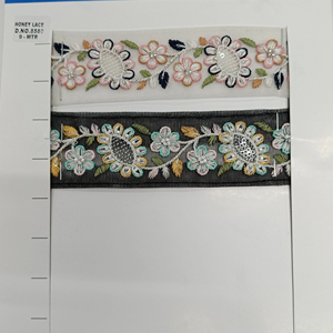 Filet de dentelle élégant avec broderie florale colorée pour les projets d'artisanat de cadeau de tissu de chaussures de décoration d'intérieur de mode de style d'affaires - Product Image 1