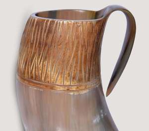 Chope en corne de buffle authentique, sculptée à la main par un artisan, avec un motif texturé complexe, en corne naturelle, pour bière - Product Image 6