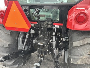 รถแทรกเตอร์ Case IH FARMALL 55C มือสอง พร้อมที่ตักด้านหน้า สำหรับใช้งานในฟาร์ม - Product Image 5