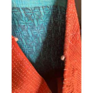 Bolso Tote Kantha Vintage Hecho a Mano en Color Mandarina con Forro de Algodón Bordado, Lavable para Uso Diario en Verano, Otoño e Invierno - Product Image 3