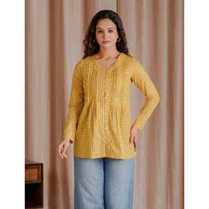 Haut court en coton Butti jaune-vert respirant à imprimé technique - Product Image 1