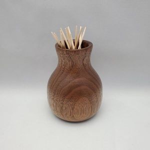 Boîte à cure-dents en bois naturel polie à la main, écologique et élégante, pour accessoires de table à manger - Product Image 4