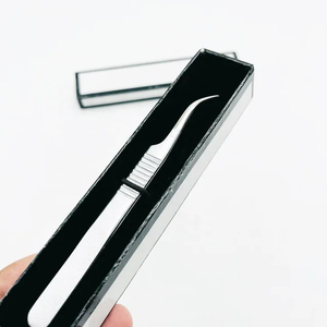 Pince à cils en gros de qualité supérieure en acier inoxydable massif incurvé en J avec pince à épiler pour extension de cils à volume scintillant argenté - Product Image 4