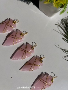 Beautiful Rose Quartz Arrow Pendant Necklace Natural Gemstone Feng Shui Style Gold Plated Wire Wrapped Pendant Pattern <b>Pillar</b> - Product Image 2