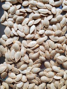 Superfood Graines de citrouille Nutriments équilibrés Étiquette propre Collations au goût salé respectueux de la terre dans un sac d'emballage - Product Image 6