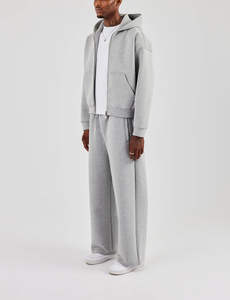 Conjunto Deportivo Gris Claro para Hombre con Chaqueta con Capucha y Cremallera y Pantalones Holgados para un Estilo Deportivo Informal - Product Image 2