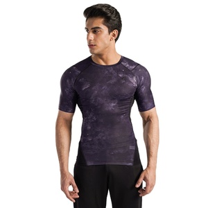 T-shirt de compression sportif pour homme en polyester et élasthanne, coupe ajustée, extensible, respirant, séchage rapide, pour la gym et l'entraînement, vêtement athlétique, OEM, personnalisation frontale - Product Image 1
