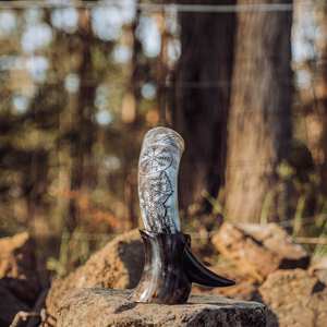 Grande corne à boire Viking pour des événements spéciaux corne à boire Viking premium pour les célébrations en plein air et médiévales - Product Image 2