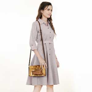 กระเป๋าสะพายหนังสไตล์ตะวันตกคุณภาพสูงสำหรับผู้หญิงกระเป๋าสะพายคาดลำตัวแบบพรีเมียมกระเป๋าหนังกลับหนังมีหลายสีให้เลือก - Product Image 4