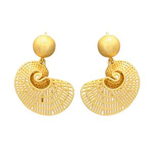 Boucles d'oreilles en spirale en or, les boucles d'oreilles exquises présentent un superbe design en spirale, délicatement conçues et plaquées d'or pur - Product Image 1