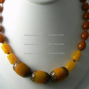 Acheter Collier en résine rouge de haute qualité Bijoux tendance pour femmes de l'Inde Look tendance Collier en résine fait main - Product Image 5