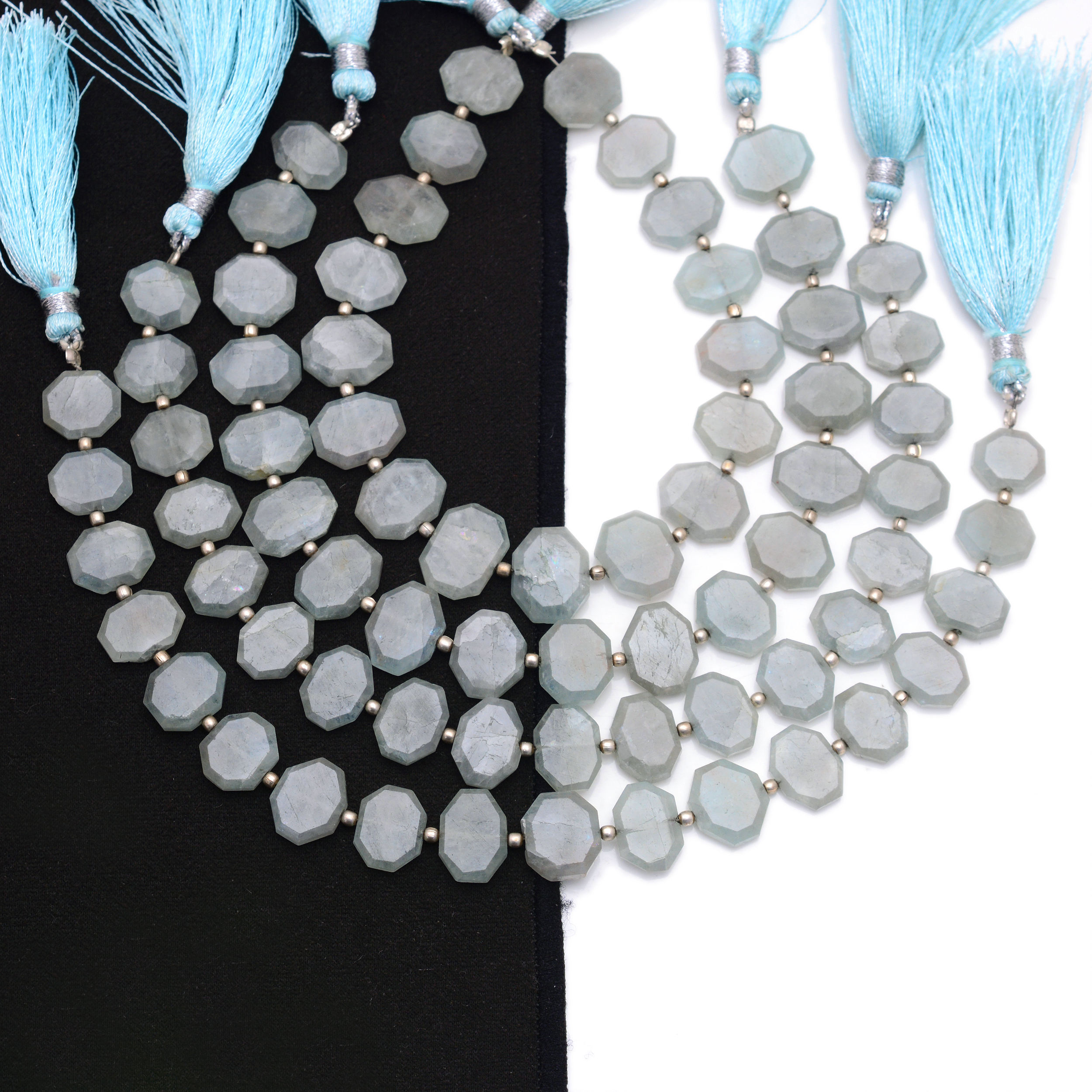 สีน้ำเงินอมเขียว