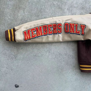 Chaqueta Universitaria de Béisbol Estilo Urbano para Hombre, Precio de Fábrica, con Parches de Chenilla sobre Mangas de Cuero - Product Image 3