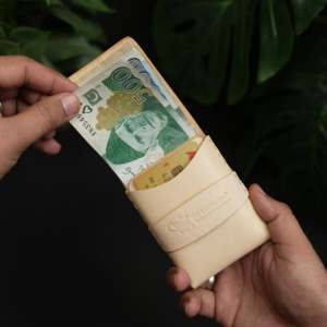 WF Leathercraft No. Cartera para Tarjetas de Crédito Todo en Uno 101, Cuero Natural de Curtido Vegetal, Capacidad para 1015 Tarjetas, Hecho de Forma Ética - Product Image 5