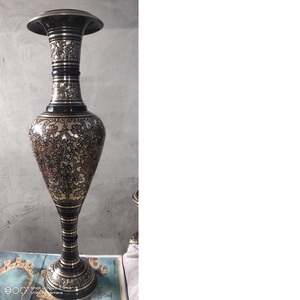 Vase à fleurs en laiton fabriqué à la main pour la décoration de table et les mariages pièce maîtresse Vase à fleurs de Style artisanal Vases de taille personnalisée - Product Image 2