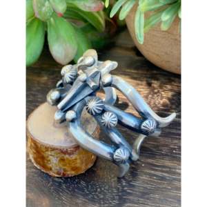 Brazalete Cruzado de Plata de Ley de Chimney Butte, Accesorio de Moda - Product Image 4