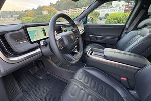 20245 ริวเวียน R1S รุ่นแอดเวนเจอร์ น้ำมันเบนซิน ไมล์น้อย - Product Image 3