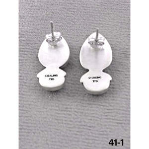 Boucles d'oreilles pendantes faites à la main en turquoise blanche et argent sterling, forme goutte d'eau avec sertissage clos - Product Image 4
