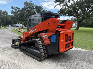 Engin d'occasion et neuf Mini chargeuse compacte CASE SV340B Chargeuse compacte avec accessoires Mini chargeuse compacte antidérapante - Product Image 3