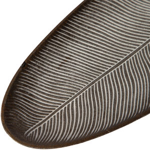 Plateau de service rond en aluminium artisanal avec finition moderne, design feuille, or, décoration, luxe haut de gamme, stockage alimentaire, maison, hôtel - Product Image 2