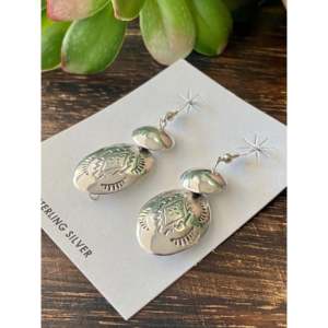 Pendientes Geométricos de Plata de Ley Hechos por Navajo con Perlas, Diamantes y Rubíes, Estilo Religioso Moderno para Bodas y Fiestas - Product Image 4