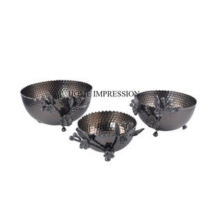 Bols de service de forme ronde à texture martelée plaqué or de haute qualité avec support de base de conception de fleurs et de feuilles polies brillantes argentées - Product Image 3