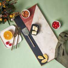 Plateau de service en marbre et bois design pour une expérience culinaire haut de gamme, accent décoratif de table - Product Image 2