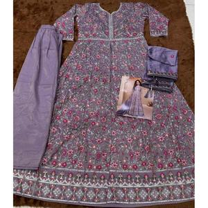 فستان أناركالي عالي الجودة للبيع بالجملة، مزين بالزري والأحجار الكريمة، تصميم فاخر للنساء، مناسب لحفلات الزفاف، سريع الجفاف - Product Image 5