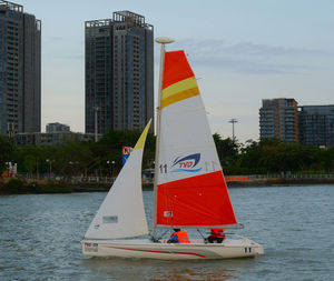 Velero de Lujo de 15 Puestos, Yate Turístico, Embarcación Deportiva de Recreo, Crucero por Río/Lago, Múltiples Colores, 475.5L X 185.9W X 0H Cm - Product Image 1