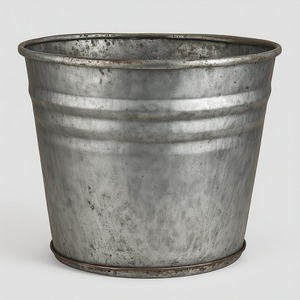 Jardinière galvanisée polie avec finition classique idéale pour les jardins saisonniers de patio extérieur et de maison de luxe - Product Image 3