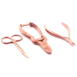 Empujador de cutículas de alta precisión diseñado para limpiar sin esfuerzo las uñas con tijeras para cutículas y cortador de uñas - Product Image 5