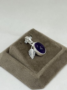 Pendentif en argent sterling 925 fait à la main avec pierre précieuse ovale en améthyste naturelle et motif de feuille | Élégant pendentif en pierre violette - Product Image 2