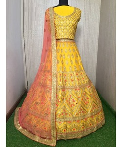 Lehengacholi สำหรับเด็กผู้หญิงสีชมพูกับเสื้อกำมะหยี่หนักและ chunni เทศกาลแต่งงานเจ้าสาว - Product Image 1