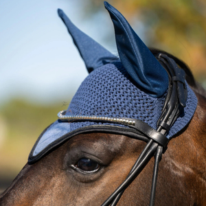 หมวกถักลายม้าระบายอากาศได้ดีและซักได้ที่ครอบหูน้ำหนักเบาผลิตในปากีสถานออกแบบมาเพื่อความสบายสง่างาม - Product Image 3