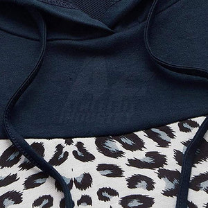 Sudaderas con Capucha para Mujer, Diseño Personalizado con Logotipo Frontal, Corte Ajustado, Tela de Algodón y Poliéster - Product Image 4