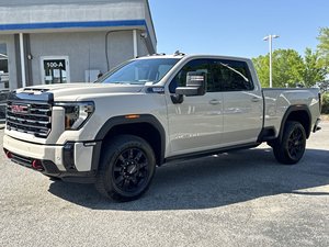 Usado, en Buen Estado, 2026 GM C Sierra 3500HD AT4, Diésel Turboalimentado, V8 6.6L, 4WD - Product Image 3