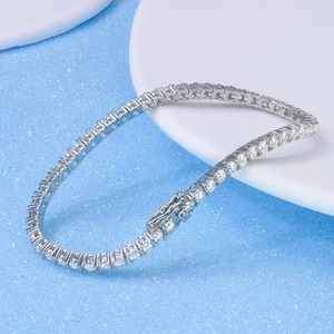 Pulsera de tenis de moissanita clásica más vendida, joyería atemporal para glamour diario disponible para suministro al por mayor - Product Image 2