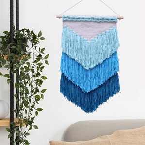 Tapiz de Pared de Macramé Azul Degradado Hecho a Mano al por Mayor con Borlas Grandes, Decoración Boho Chic para Guardería - Product Image 2