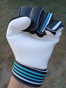 Nouveaux gants de gardien de but en latex de haute qualité, respirants, imperméables, antidérapants, couleurs personnalisables, logo pour une utilisation en extérieur - Product Image 3