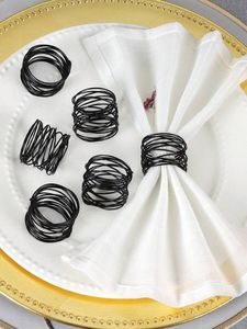 Ronds de serviette en métal noir rustique fabriqués en fer pour les décors de table vintage et les intérieurs de maison de ferme. - Product Image 4