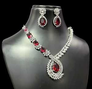 ชุดสร้อยคอเพชรอเมริกันตัดดาวดีไซน์สวยพร้อมต่างหูสำหรับผู้หญิงและเด็กผู้หญิงเหมาะสำหรับงานเทศกาล - Product Image 1