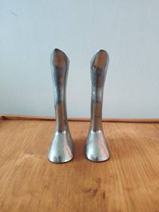 Candelabros de aluminio fundido par mediados de siglo diseño abstracto Vintage coleccionable decoración del hogar Decoración - Product Image 2