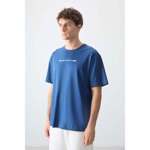 เสื้อยืดพิมพ์ลายผู้ชายทรงโอเวอร์ไซส์ เนื้อผ้าฝ้าย 100% หนานุ่ม รุ่น Parliament - 88358 - Parliament - Product Image 4