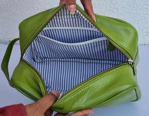 Sac de maquillage de voyage en cuir PU de grande capacité pochette cosmétique souple avec poignée poche intérieure facile à transporter fermeture à glissière verte - Product Image 2