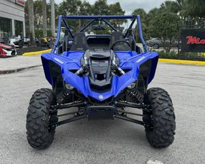 Véhicule utilitaire à essence/diesel de qualité supérieure, assemblé en usine, 2025 YXZ 1000R, pour la finition du béton, prêt à être expédié dans le monde entier - Product Image 1