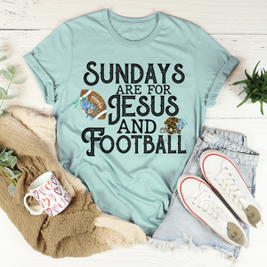 T-shirt « Dimanche, c'est pour Jésus et le football » en jersey de 240 grammes avec motif animé, T-shirt en jersey compressé de créateur - Product Image 1