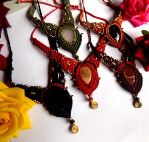 Collier en macramé en jaspe en forme de poire, pendentif en fil multicolore, fait à la main, réglable, cadeau pour femme - Product Image 3