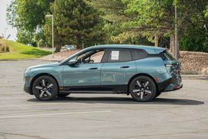 2023 BMW IX XDrive50 AWD รถสปอร์ต4dr พร้อมที่นั่งหนังกล่องเกียร์อัตโนมัติกล้องด้านหลังเครื่องยนต์4L แก๊ส/ไฟฟ้า - Product Image 6