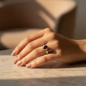 Anillo Ajustable de Plata 925 con Granate en Forma de Lágrima para Mujer, Moderno, con Incrustaciones de Oro de 18K, Estilo Moderno, Joyería de Regalo - Product Image 2