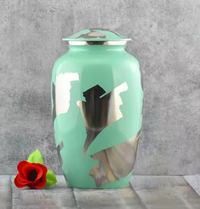 Magníficas urnas de cremación grabadas de forma única con un diseño de mariposa, hechas a mano de metal decorativo 2025 con esmalte de hojas verdes - Product Image 2